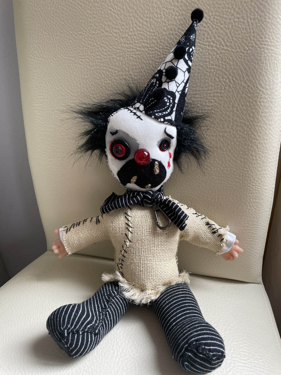 dark-art-doll-schreihals-sitzend-komplett