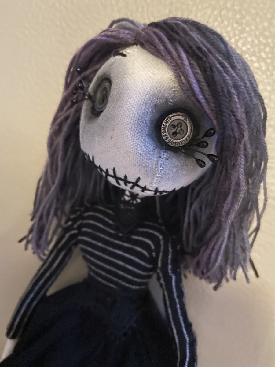 mimmime-dark-art-doll-closeup_seitlich